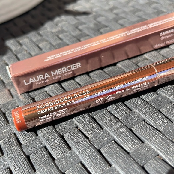 Laura Mercier - Caviar Stick Eye Shadow - Forbidden Rose - Picture 10 of 16